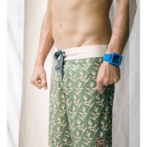 OF ONE SEA RT: $50 Men's Townshorts in Torch Ginger Green Seagrass size 32